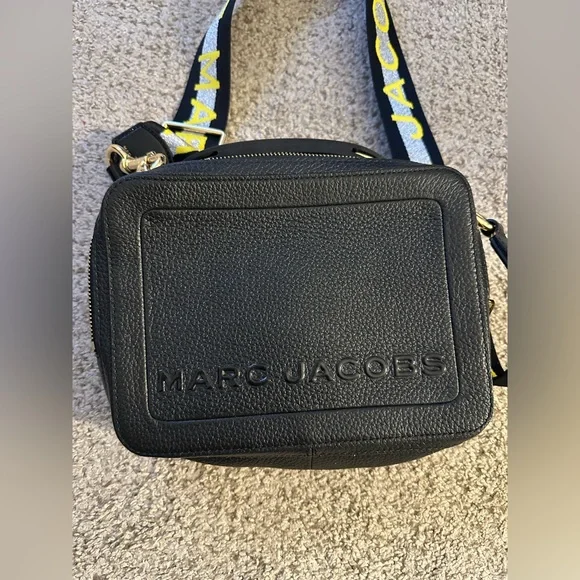 Marc Jacobs Black Leather Crossbody Bag - Picture 3 of 7
